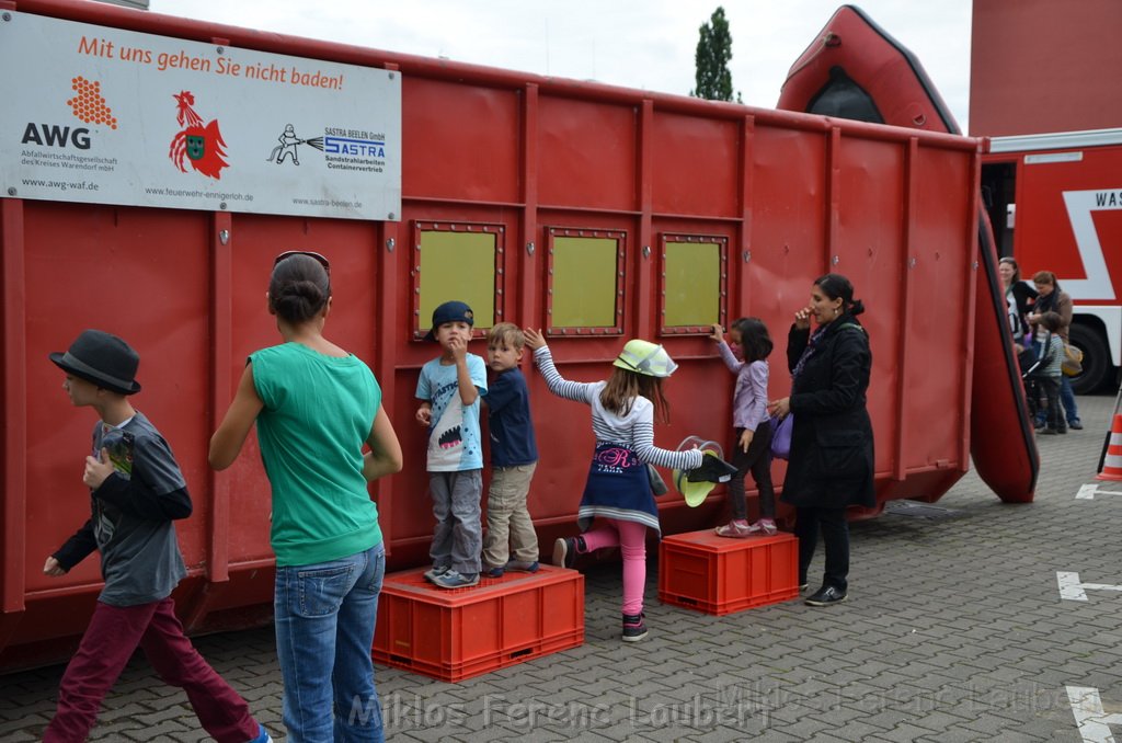 Tag der Offenen Tuer BF Koeln Weidenpesch Scheibenstr P748.JPG